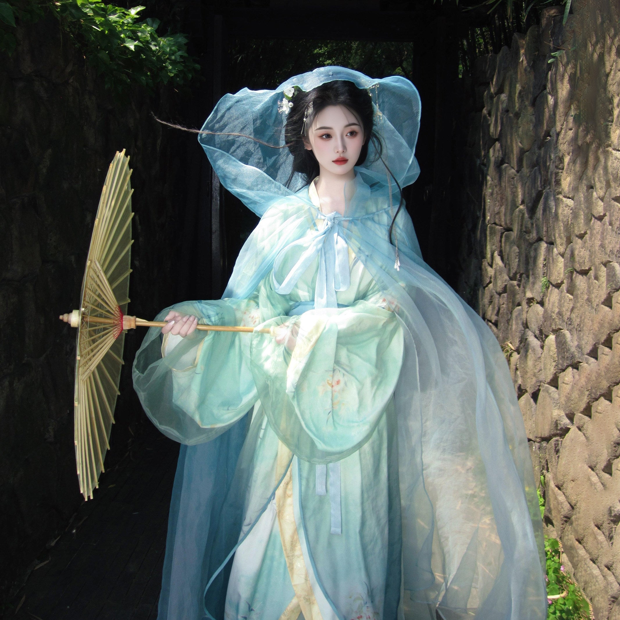 复原战国汉服：正宗曲裾深衣（带长拖裾）