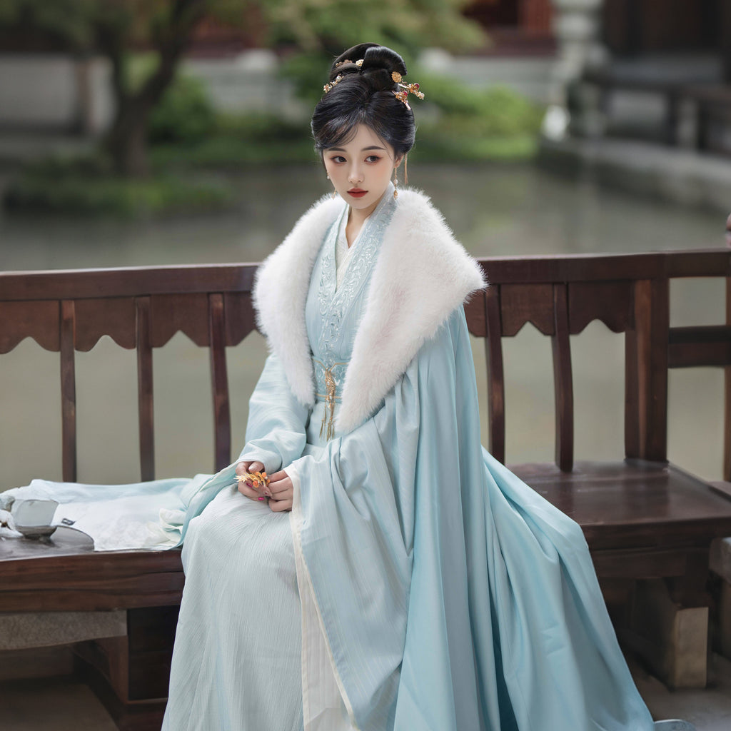 玄宫魏晋风汉服：刺绣毛领披风