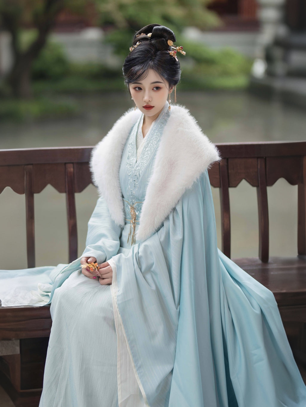 玄宫魏晋风汉服：刺绣毛领披风