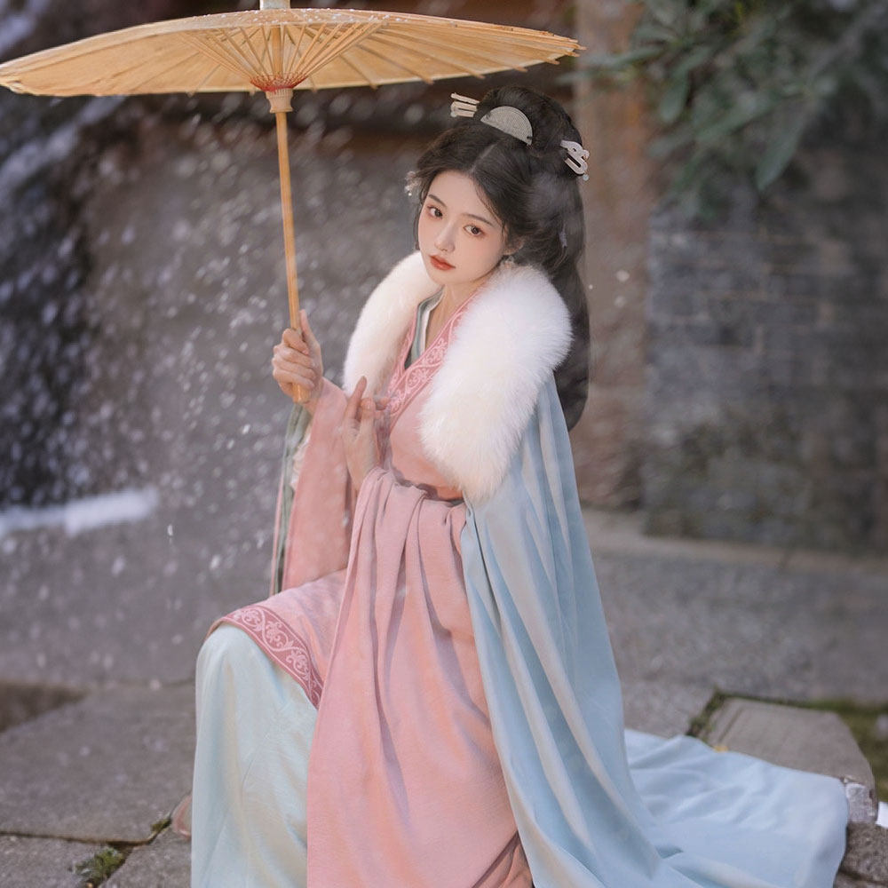 "Jade Sunset" Pink Zhiju Hanfu - Wei-Jin Style Cloak Set Secondary image