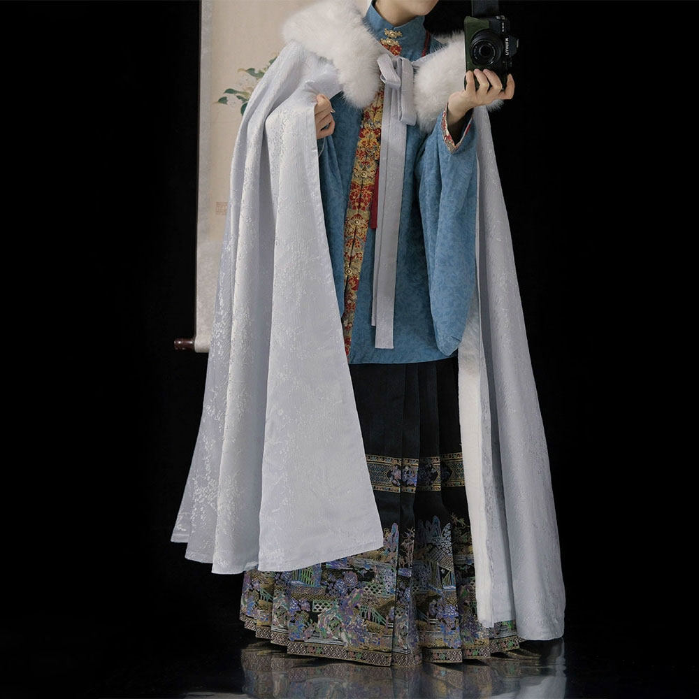 Winter Ming Style Hanfu Cloak - Fleece Lined Jacquard Cape
