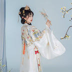 明制婚服汉服套装 - 金色织锦长袍和马面裙
