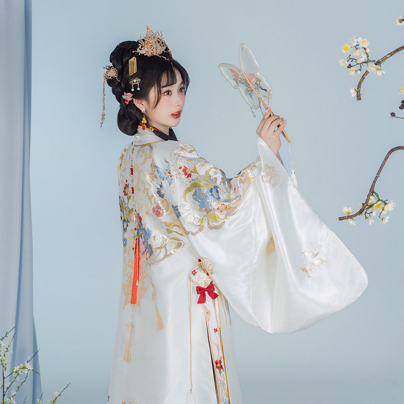 明制婚服汉服套装 - 金色织锦长袍和马面裙