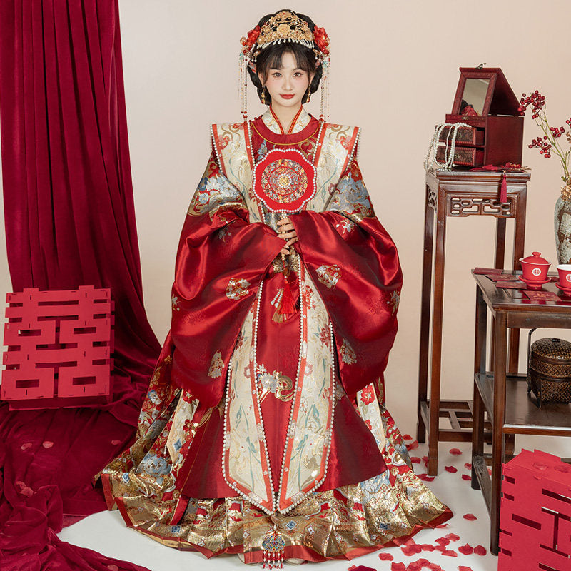 明制婚服汉服套装 - 金色织锦长袍和马面裙