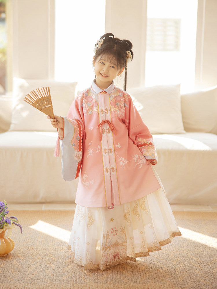 Girls' New Year Hanfu Set - Winter Cape, Robe & Skirt Set Secondary image