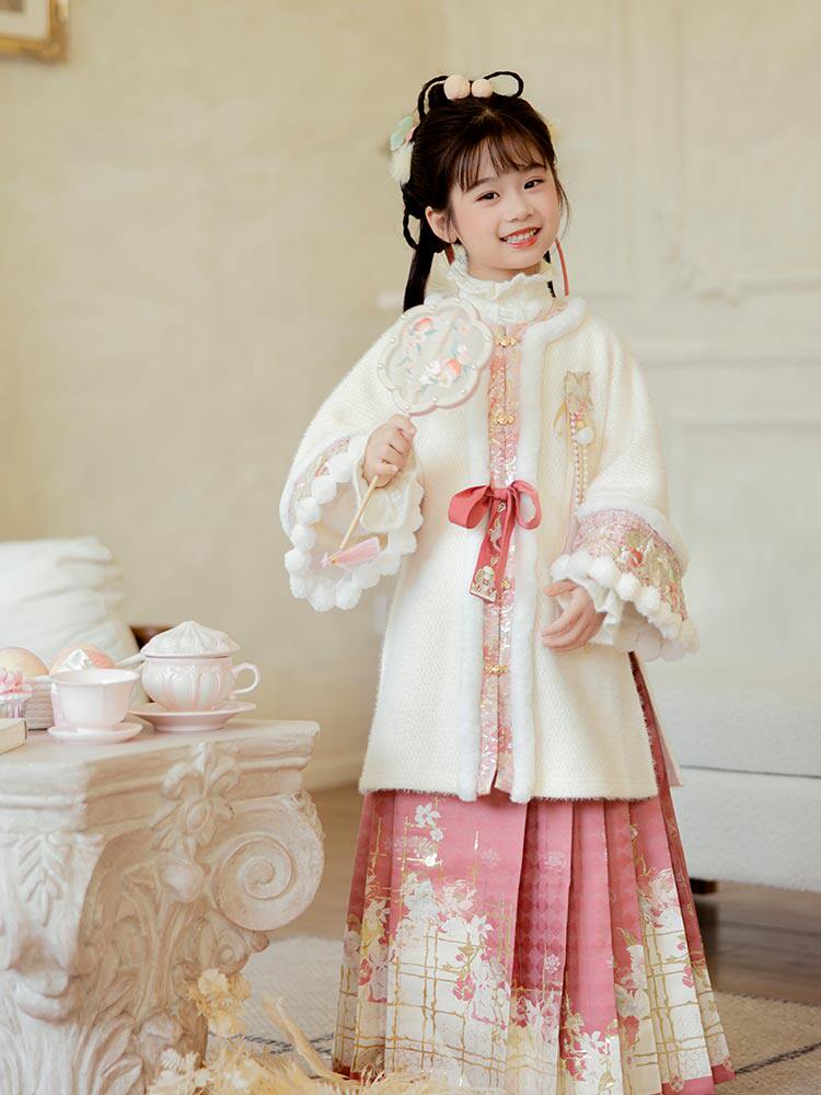 冬季保暖女童汉服套装 – 花卉马面裙与夹袄