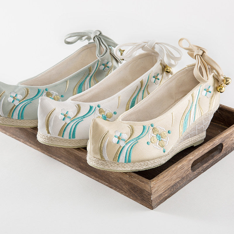 Feitian Embroidered Hanfu Shoes | Traditional Bell Lace-up
