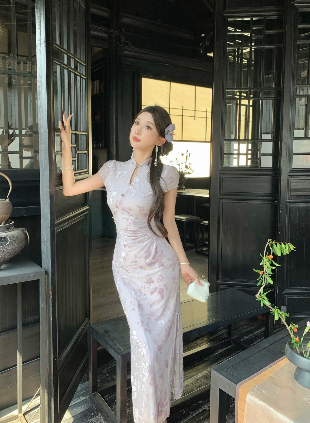 薰衣草色提花旗袍 - 现代中式紧身连衣裙，优雅修身改良旗袍