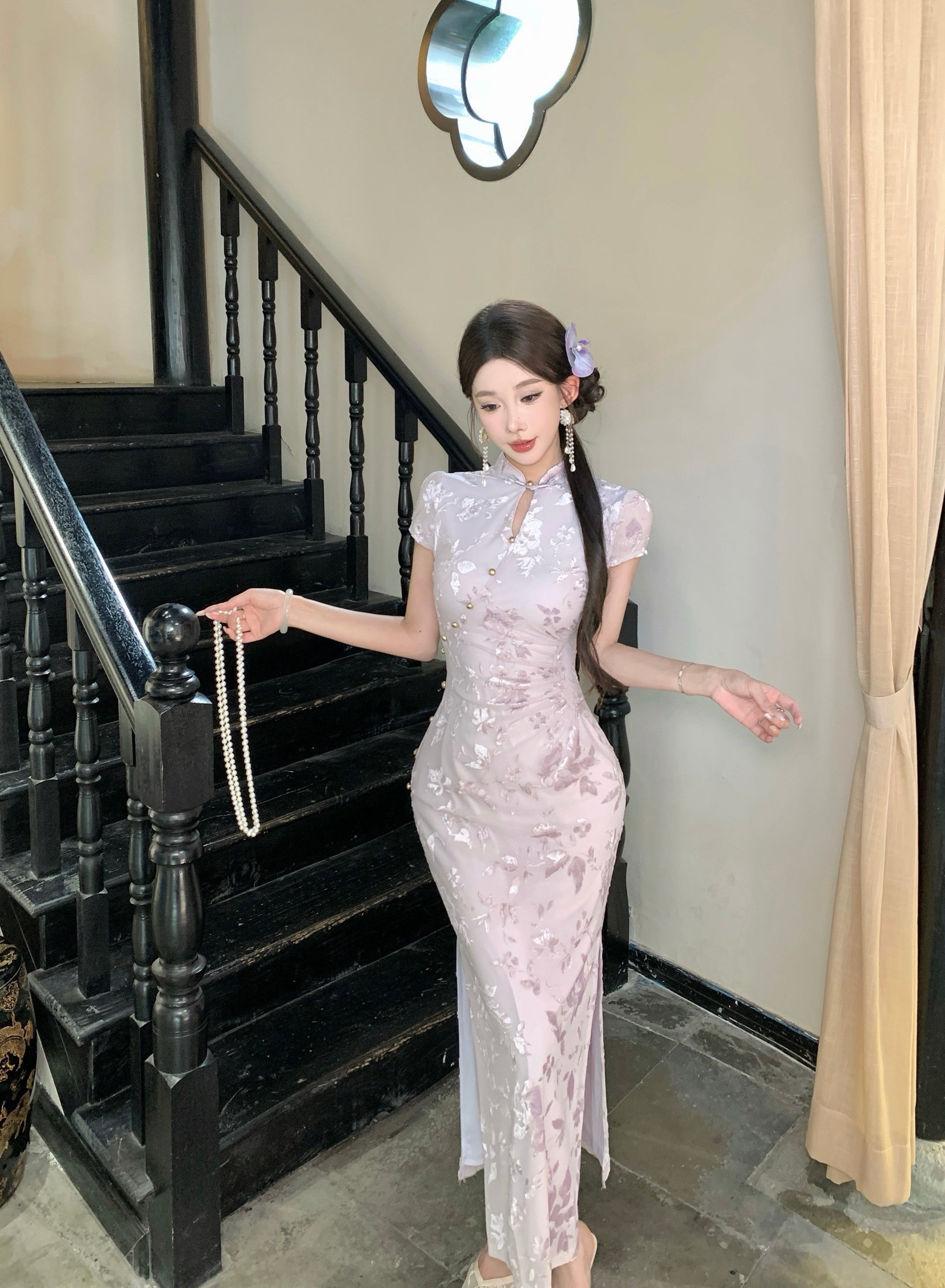 薰衣草色提花旗袍 - 现代中式紧身连衣裙，优雅修身改良旗袍