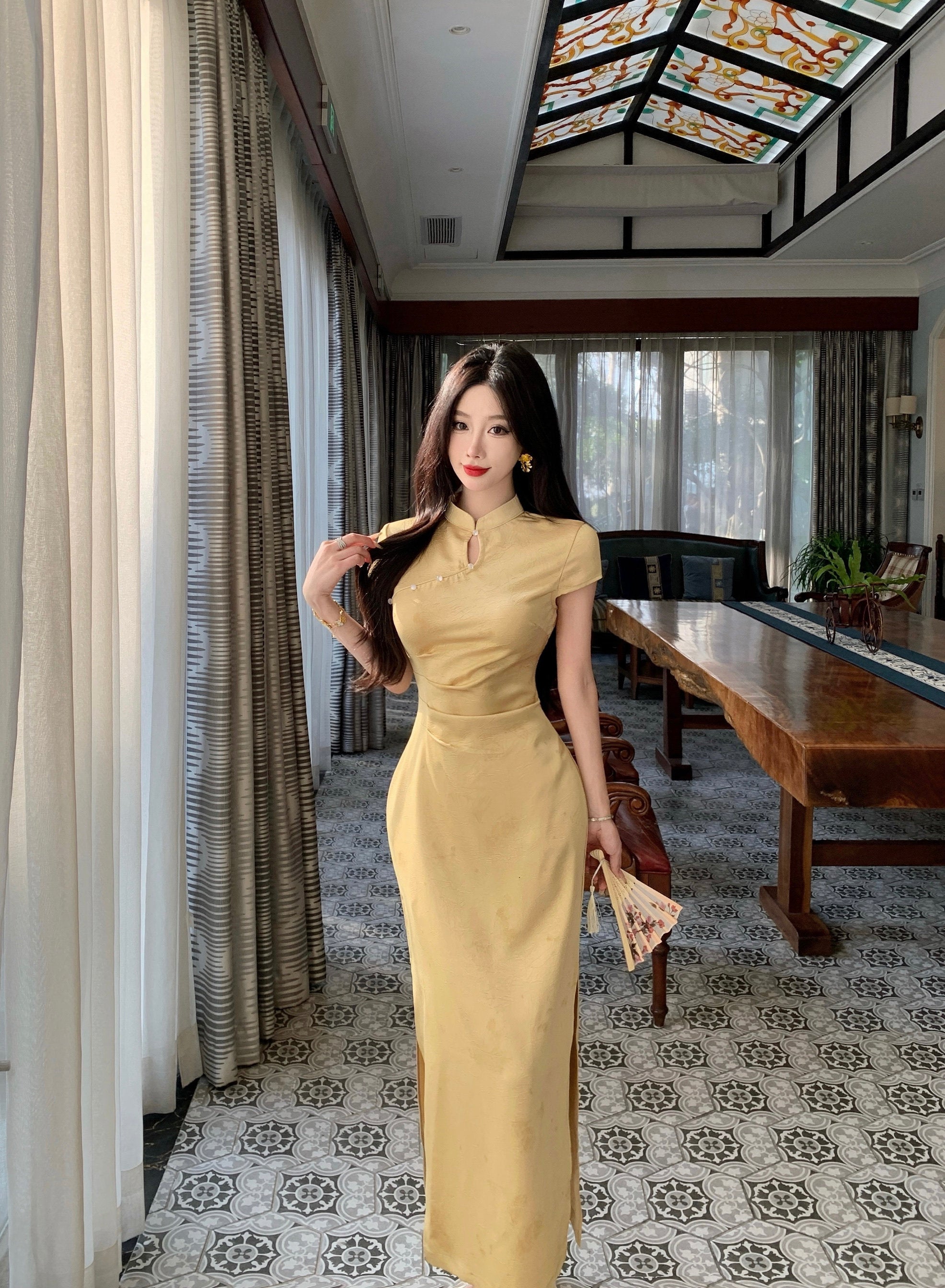 蝴蝶印花缎面旗袍 | 优雅中式长裙