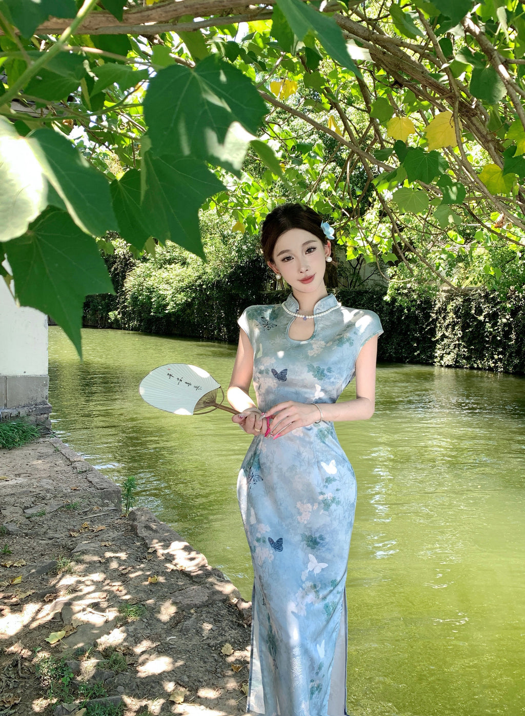 Blue Jacquard Qipao | Elegant Keyhole Scalloped Sleeve Cheongsam