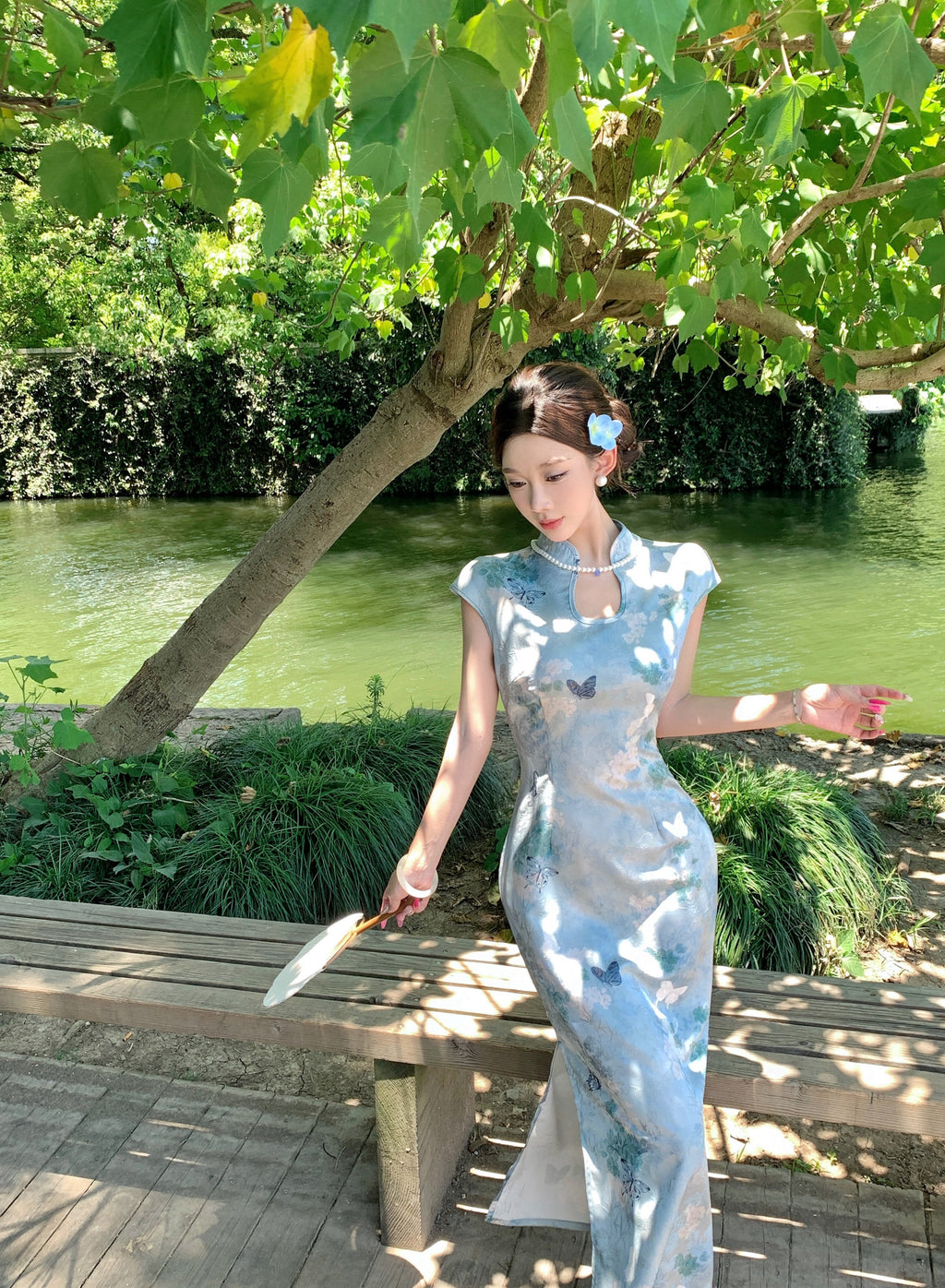 Blue Jacquard Qipao | Elegant Keyhole Scalloped Sleeve Cheongsam